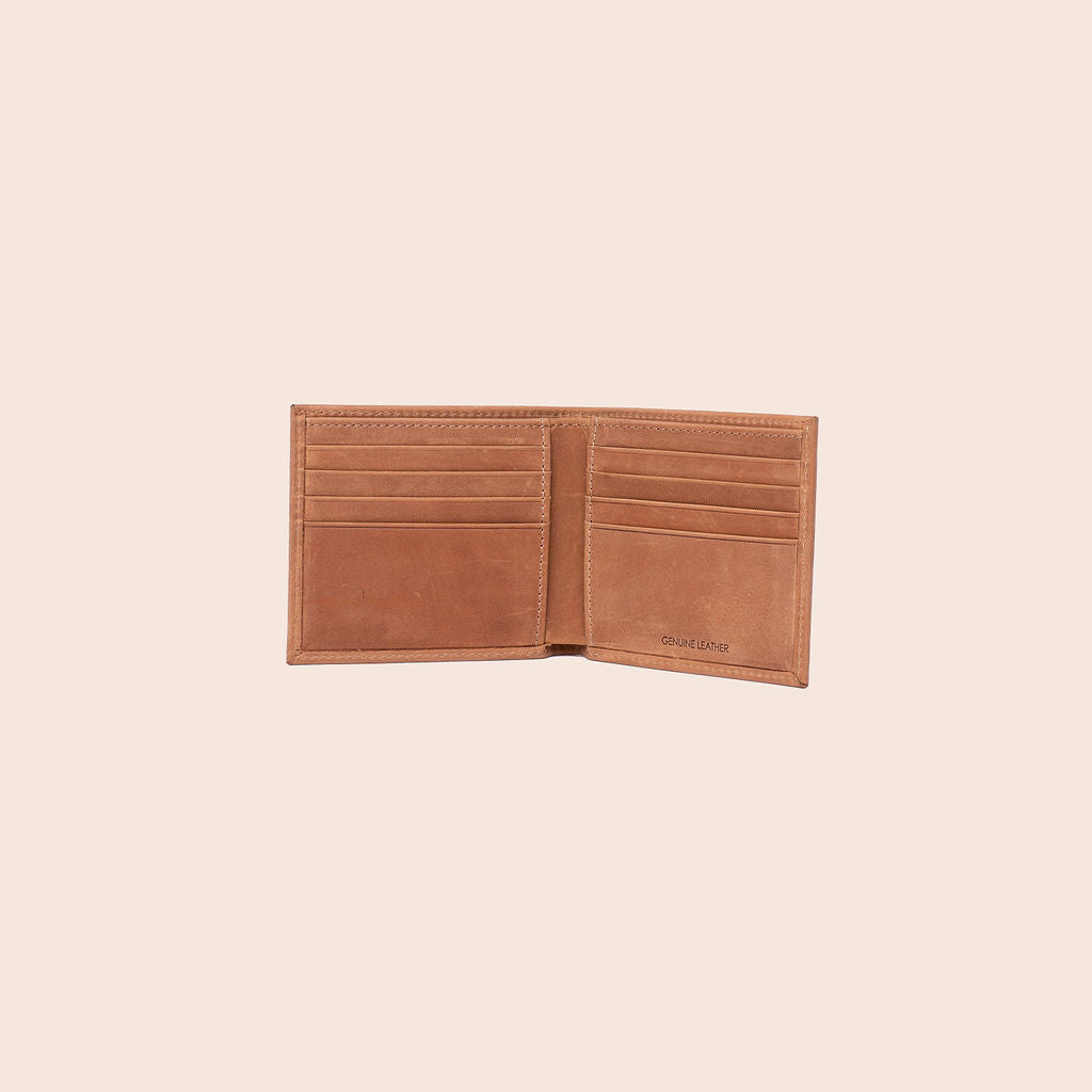 Bifold luxe in tan oil pull up